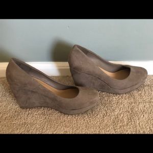 Apt 9 tan wedge shoes size 8